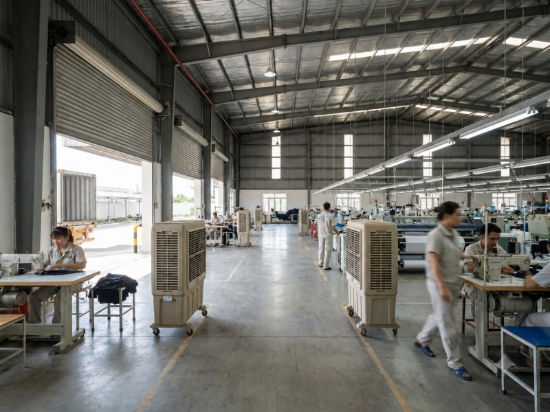 Nhà xưởng mở liên tục trao đổi khí là môi trường quạt hơi nước phát huy hiệu quả hơn điều hòa.